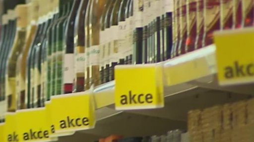 V Česku se míň nakupuje