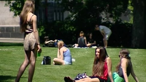 Tropické počasí střídají bouřky