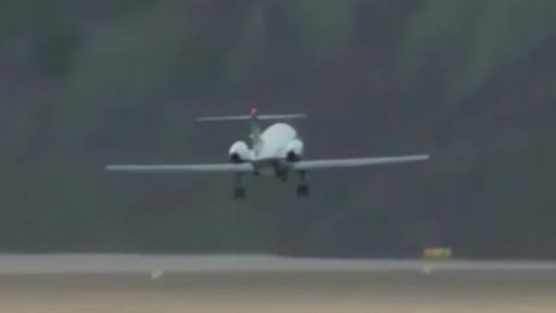 Srážka stíhačky s civilním letadlem