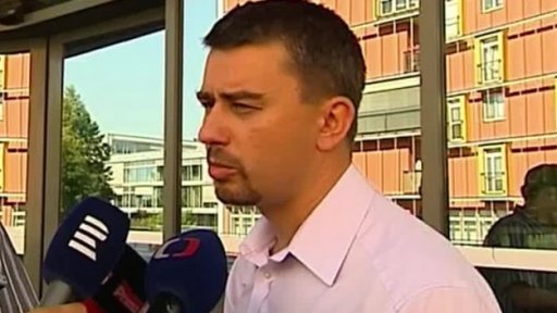 Obvinění z útoku na zpěváka Hrůzu ve vazbě