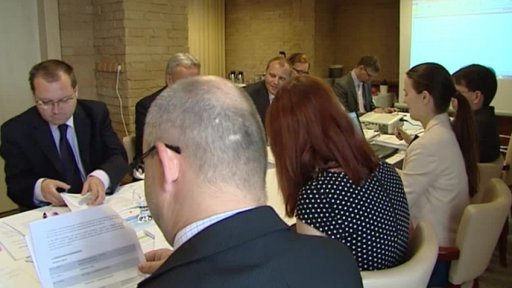 Služební zákon ve finále