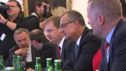 Spory o služební zákon