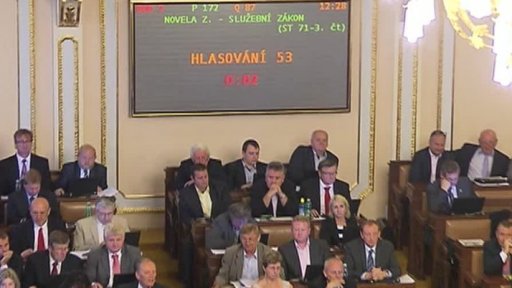 Senát o služebním zákoně