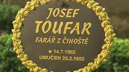 Důstojný pohřeb pro kněze Toufara