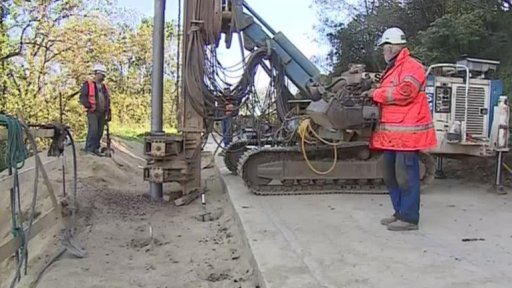 Speciální mikropiloty zpevňují svah