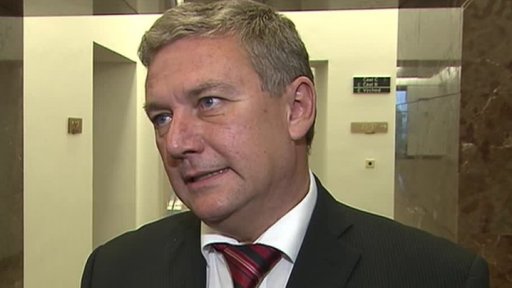 Státní miliardy na opravy silnic