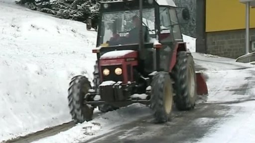 Komplikace na zasněžených silnicích