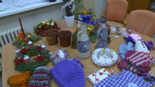 Sto dvanáct tisíc korun vynesl prodej dárkových vánočních předmětů občanskému sdružení ProHandicap v Jirkově
