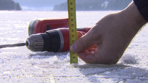 Nebezpečné bruslení na Lipně