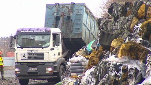 V Arnolticích na Frýdlantsku začala likvidace nelegální skládky německého odpadu