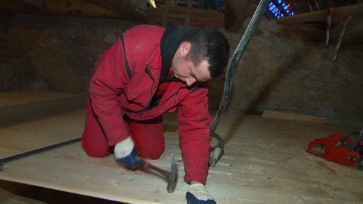 Na hradě Rychmburk po havárii konečně opravují střechu