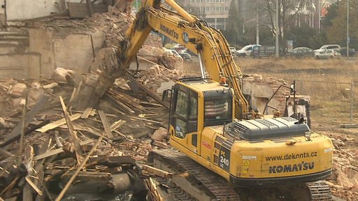 Demolice nejstarší strojírenské továrny v Praze