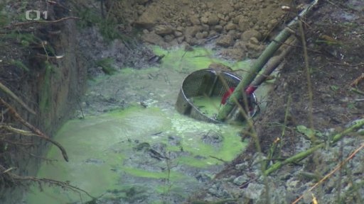 Policie dopadla zloděje pohonných hmot, kteří navrtali potrubí společnosti Čepro