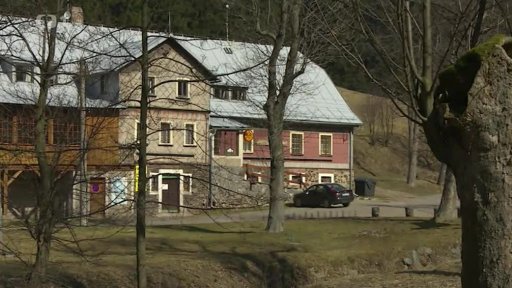 V Orlických horách podvodník slibuje, že zaplní chaty školními pobyty