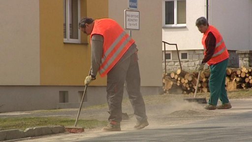 Ve městech a obcích začal jarní úklid