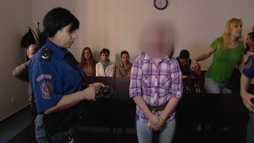 Rozsudek nad matkou, která odhodila novorozeně do kontejneru