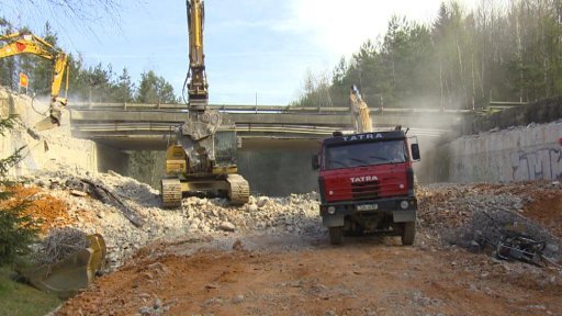 Na modernizované D1 padl k zemi první dálniční most