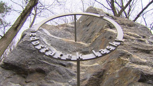 Pískem vede Cesta bolestných kamenů