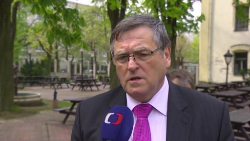 Hejtman Kraje Vysočina Jiří Běhounek jako poslední z pěti hejtmanů za ČSSD dnes oznámil své rozhodnutí ponechat si i mandát poslance