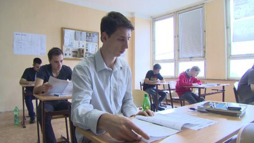 Začaly státní maturity – letos je skládá přes 87 tisíc studentů