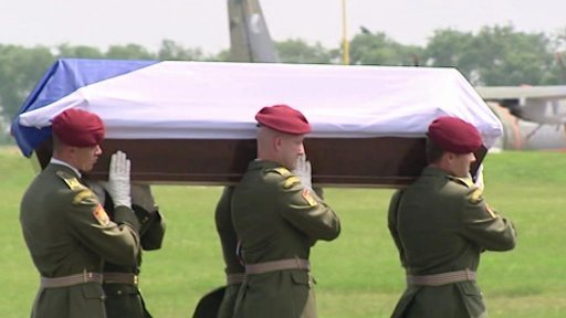 Na sbírku pro rodiny padlých vojáků přispívají lidé z celé ČR