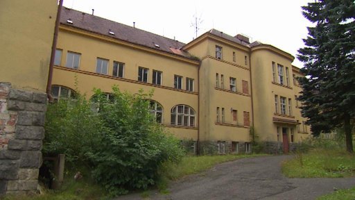 Politici řeší, co s bývalou porodnicí v Jablonci nad Nisou - budova je opuštěná a chátrá