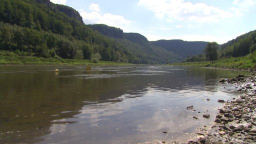 Třetí týden nemohou kvůli suchu plout lodě na dolním toku Labe, tedy před hranicemi s Německem