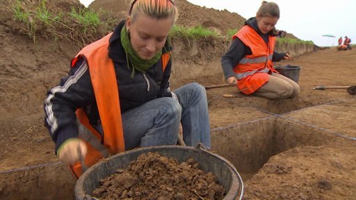 Archeologický výzkum, který je svým rozsahem v Královéhradeckém kraji ojedinělý, je k vidění západně od Hradce Králové