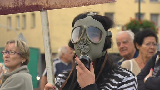 V Nymburku protestovalo 150 lidí proti tamní zinkovně