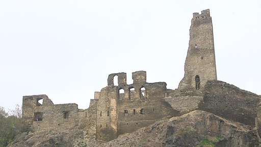 Lidé volí na netradičních místech.