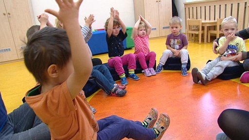 Česká Televize rozdelila peníze ze sbírky Pomozte dětem.