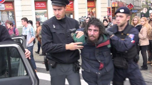 Muž v Teplicích ohrožoval s nožem řidiče dodávky.