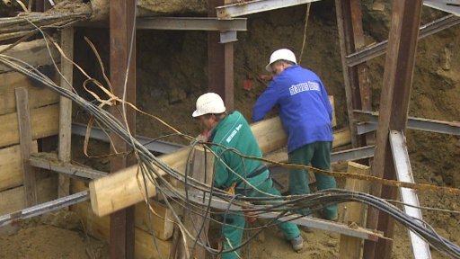 JE Dukovany přesně před týdnem odstavila dva výrobní bloky kvůli havárii na potrubí s technickou vodou .