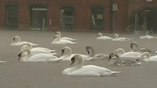 V Británii zabíjel vichr, povodně nekončí