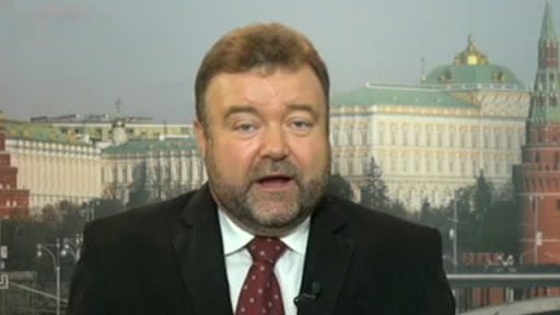 Putin stahuje vojska od hranic + rozhovor s M. Karasem