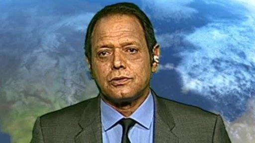 Strůjce útoku z Benghází zadržen + rozhovor s G. Firthem