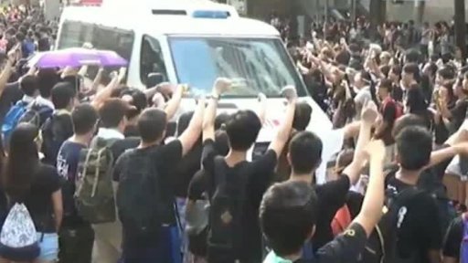 Den s demonstranty v Hongkongu