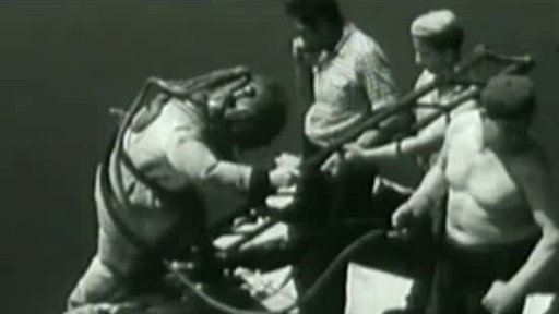 Vytahování vraku remorkéru (1961)