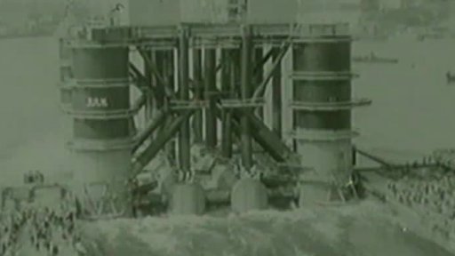 Naftová vrtná věž cestuje po moři (1968)