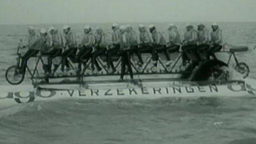 Mnohomístný vodní bicykl (1974)