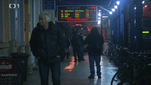 Vlaky a tramvaje zamrzly