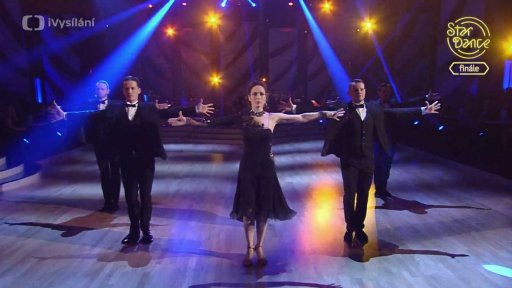 Úvodní tanec profesionálních tanečníků s Terezou Kostkovou