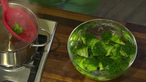 Brokolice se studenou tomatovou omáčkou