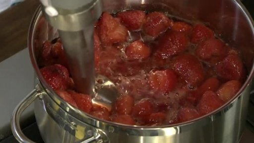 Jahodová polévka s jahodovým tatarákem