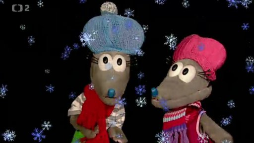 Tryskomyši zahřívají u srdíčka kýchajícího sněhuláka.