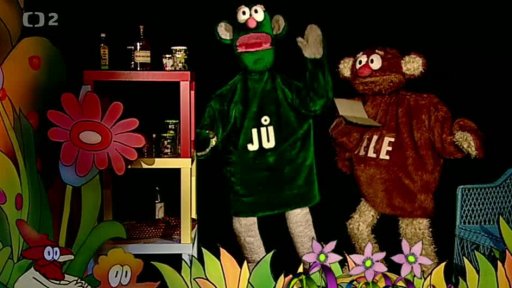 Jůheláci si čtou pohádku O kůzlátkách a vlkovi.