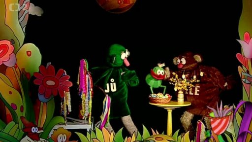 Jůheláci zpívají velikonoční koledu a Muf si cení jejího textu, který mu připomíná vyhrožování.