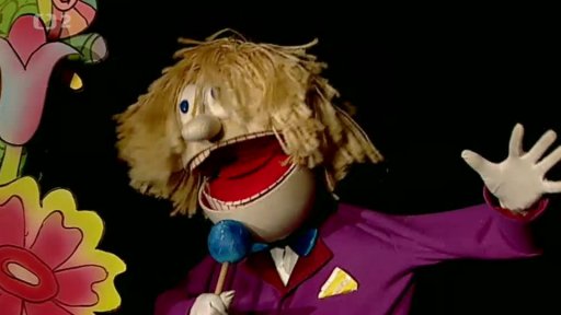 Hary si spletl Mufiji s krokodýlem a zpívá „Nashledanou krokodýle“.