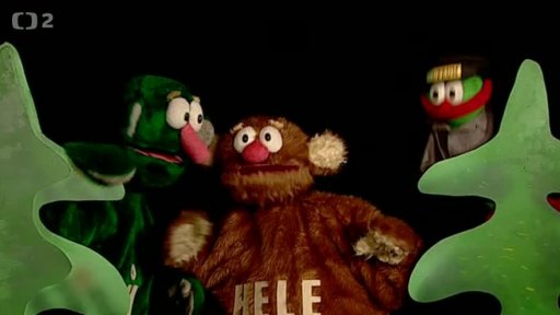 Jů a Hele prchají před Mufem, hlídačem Mufea – Hele rozbilo totiž amufóru!