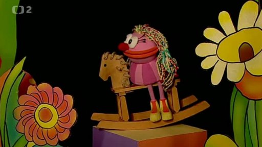 Fámula na houpacím koníčku.